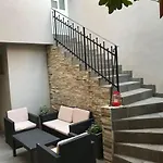 Modern In The Heart Of Old Town Apartmán