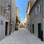 Modern In The Heart Of Old Town *