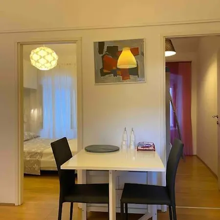 아파트 Modern In The Heart Of Old Town 라브