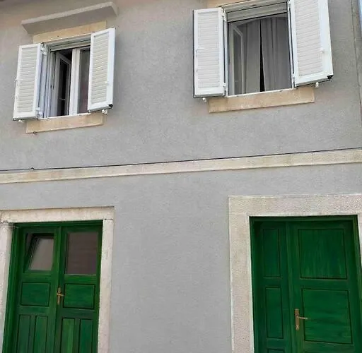 Modern In The Heart Of Old Town Appartamento Rab Town
