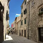 Modern In The Heart Of Old Town * ראב