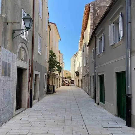 Modern In The Heart Of Old Town *