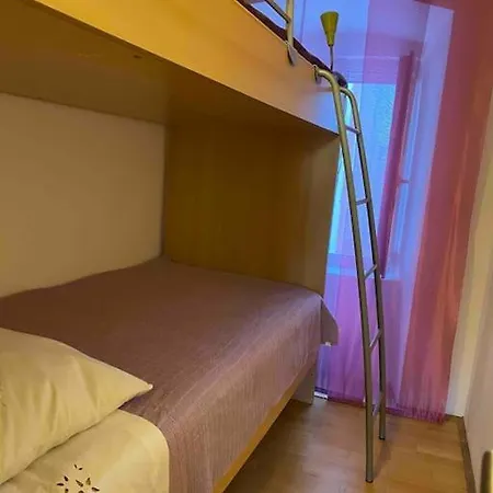 Modern In The Heart Of Old Town Apartment